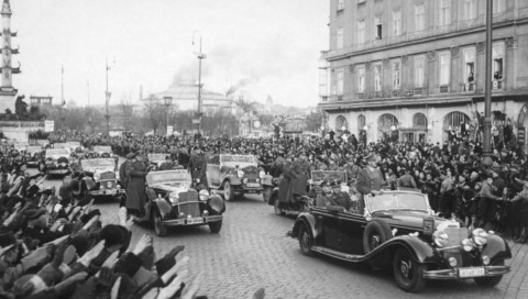 Hitler arrives in Vienna, March 12 1938