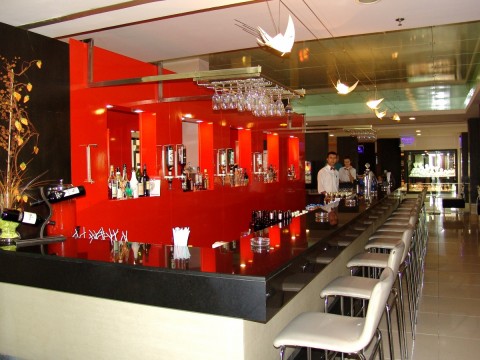 The-red-bar-1234271648_75.jpg